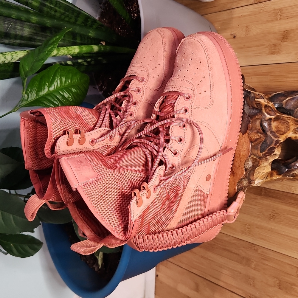 NIKE Special Field Air Force 1 sneakers Dusty peach suede Size Men 9